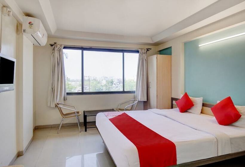 Capital O 40904 Hotel Satish Executive
