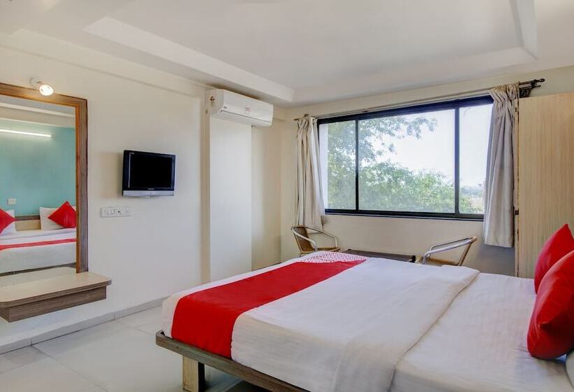 Capital O 40904 Hotel Satish Executive