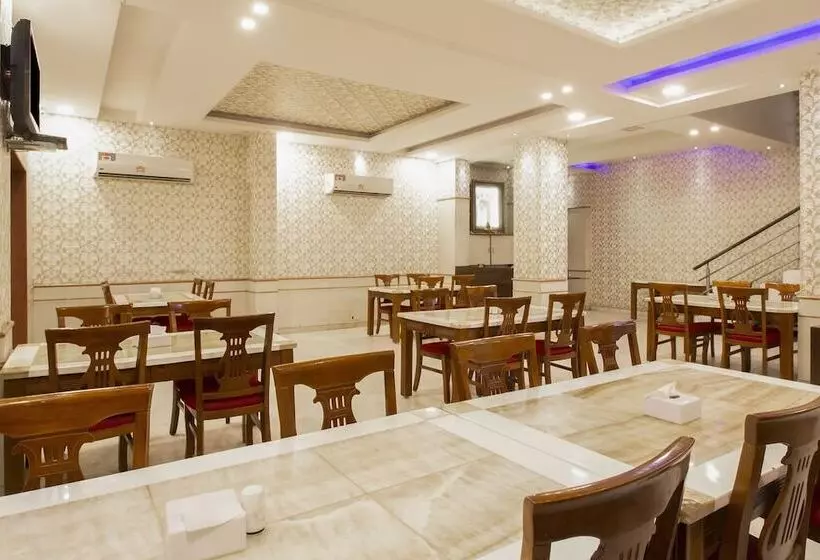 Capital O 40904 Hotel Satish Executive