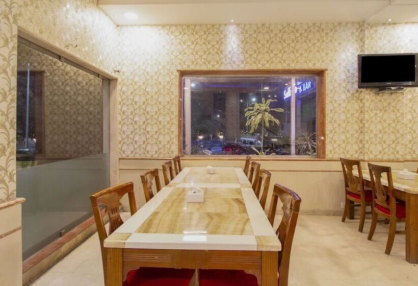 Capital O 40904 Hotel Satish Executive