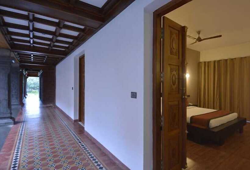 Hotel Ayurvedic Village