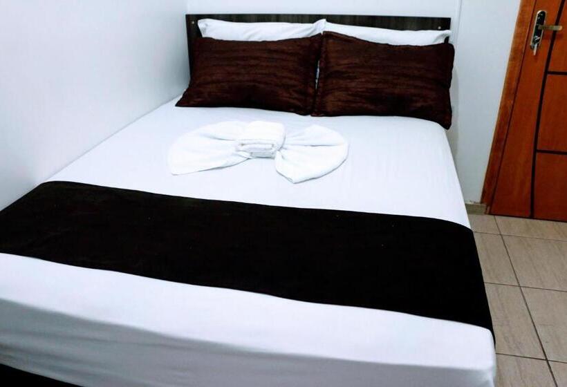 בית מלון כפרי Edinik