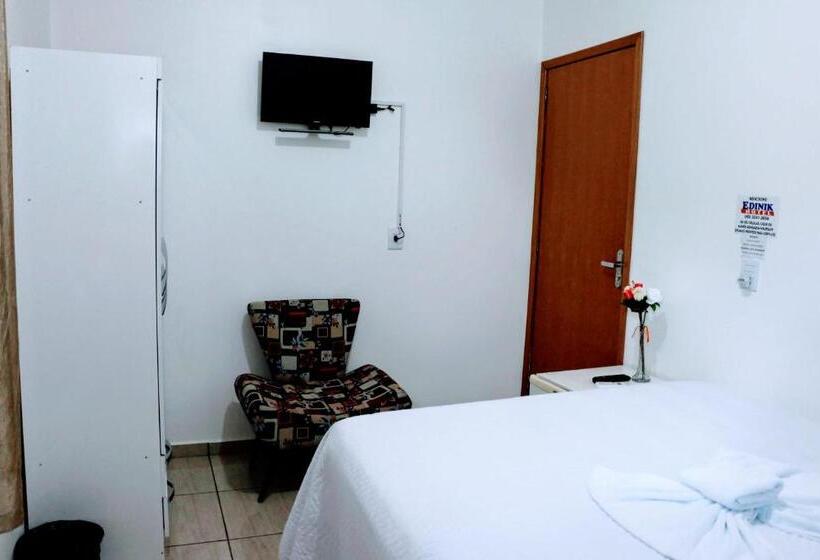 בית מלון כפרי Edinik