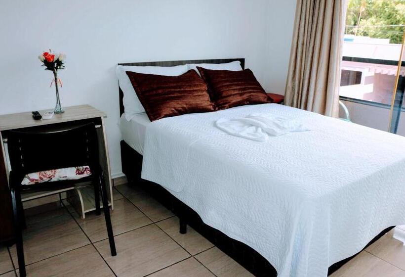 בית מלון כפרי Edinik