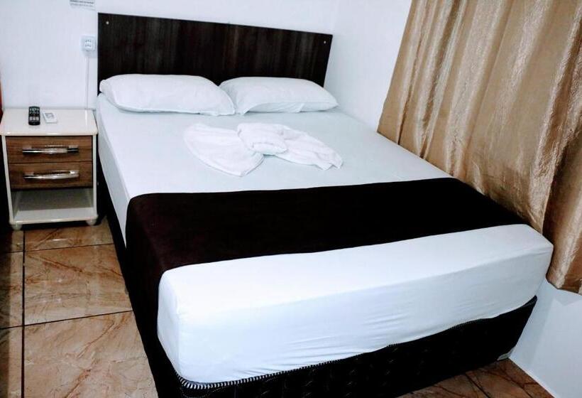 בית מלון כפרי Edinik