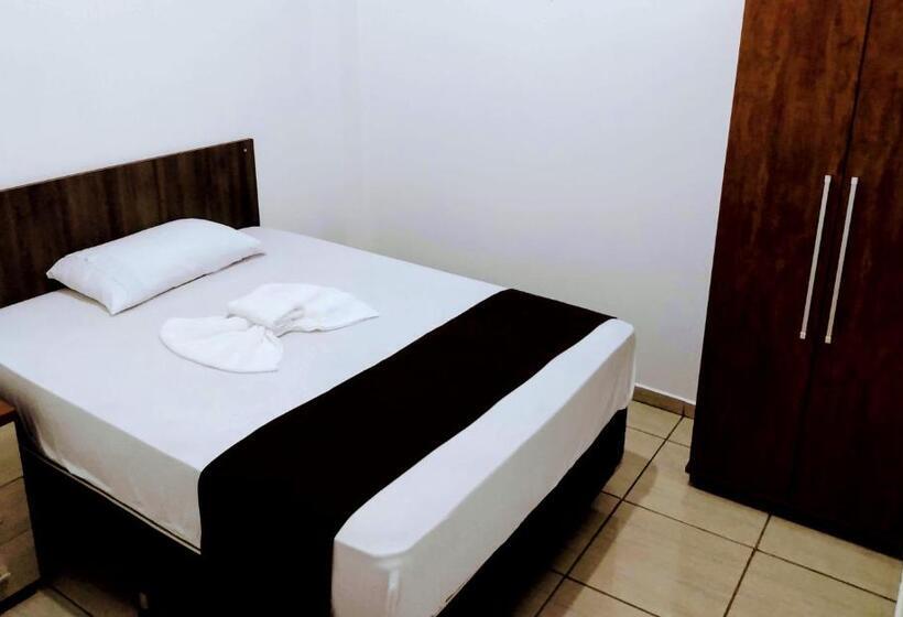 בית מלון כפרי Edinik