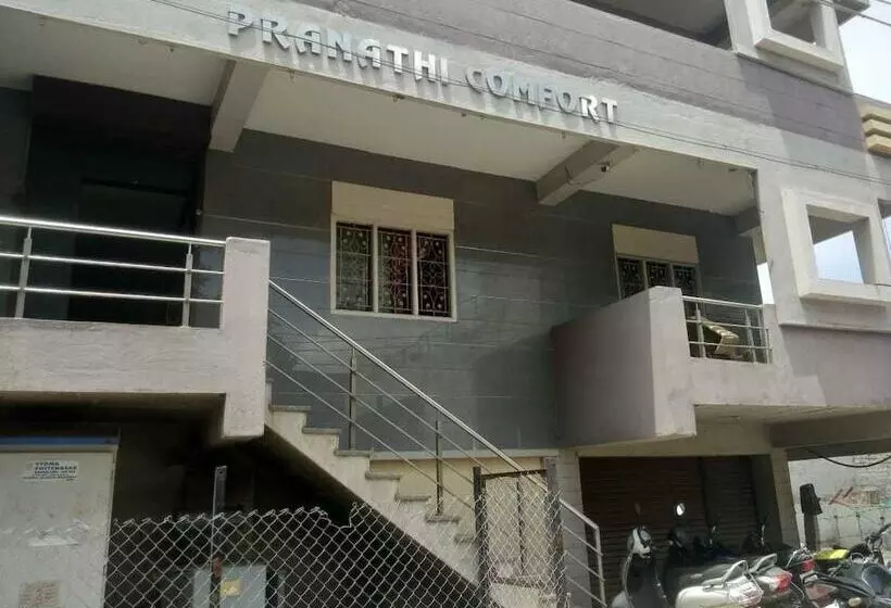 Hotelli Iroomz Pranathi Comforts