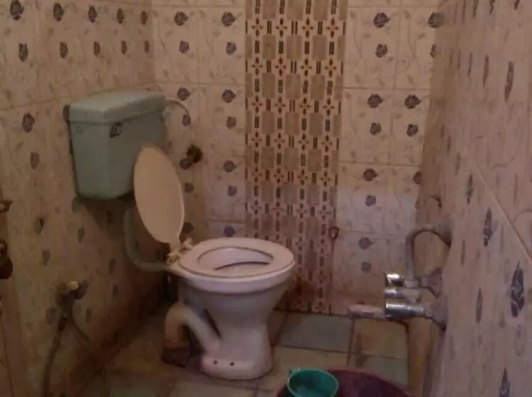 Hotelli Iroomz Pranathi Comforts