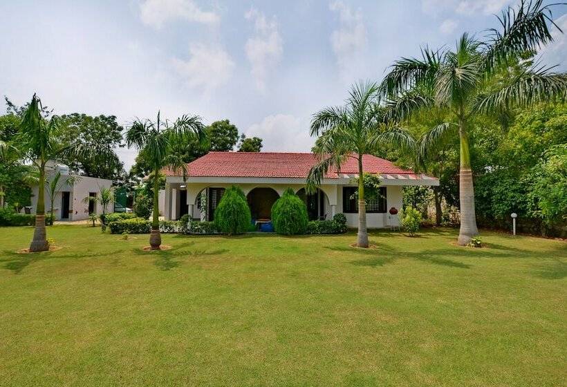 호텔 Oyo Home 16133 2bhk Luxury Farmhouse