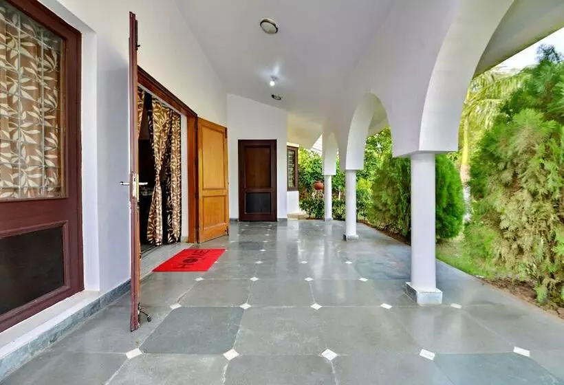 Hotelli Oyo Home 16133 2bhk Luxury Farmhouse