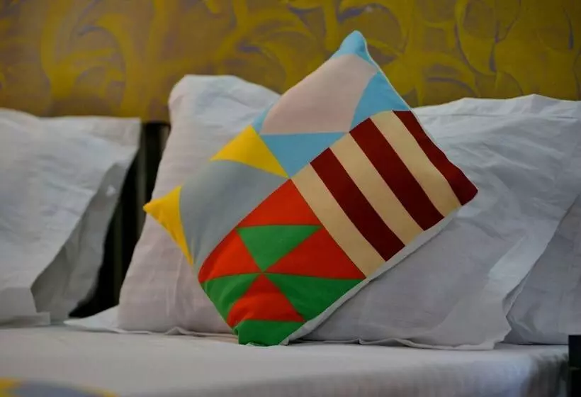 Hotelli Oyo Home 16133 2bhk Luxury Farmhouse