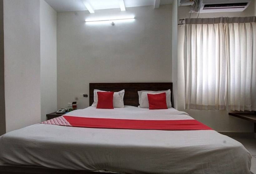 호텔 Spot On 29404 Kruthika Comforts