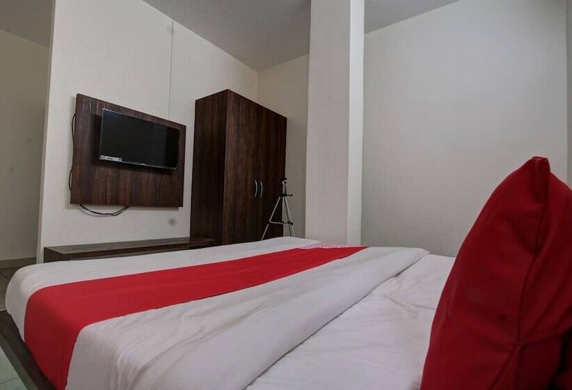 호텔 Spot On 29404 Kruthika Comforts