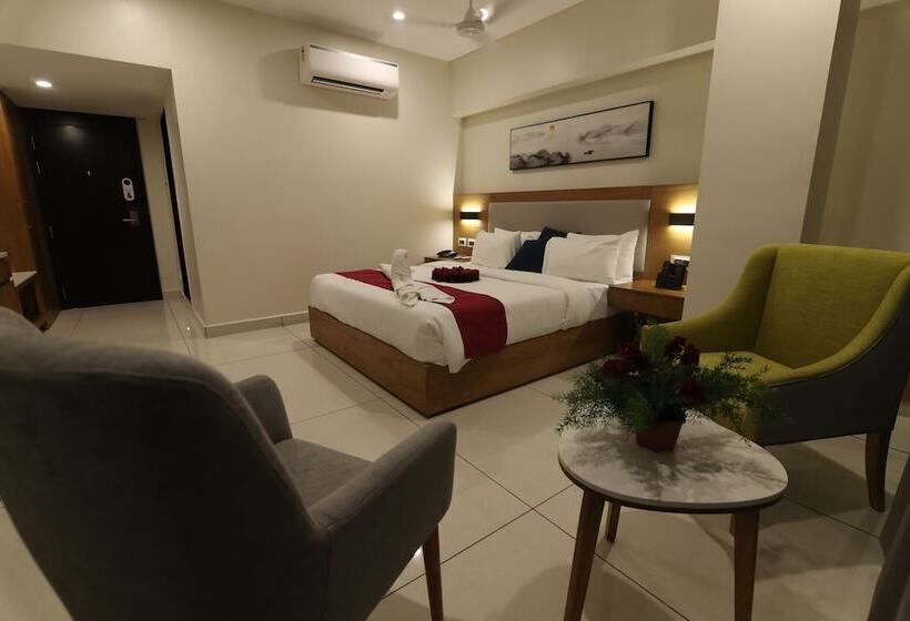 Отель Sri Sri Sri