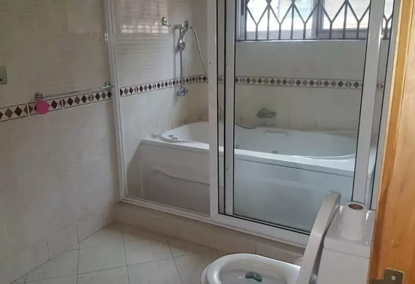 ペンション Ama Serwaa Lodge