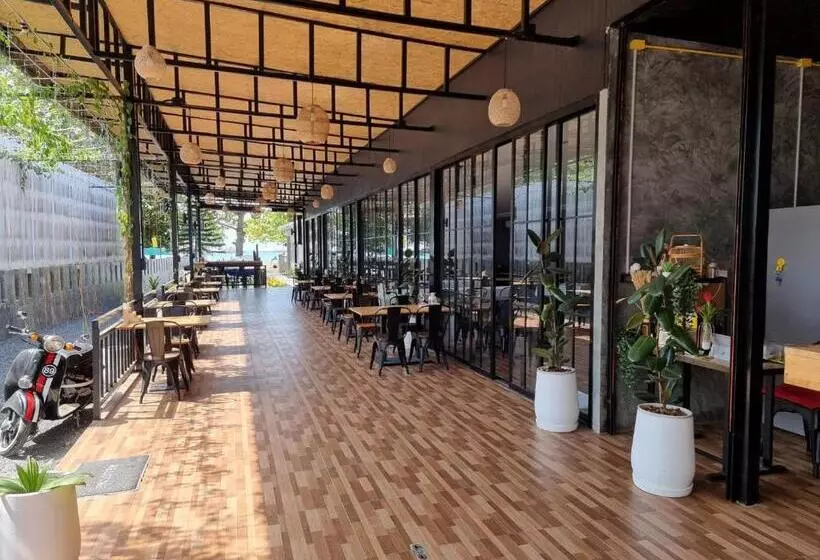 Majatalo Tt Naiyang Beach Phuket