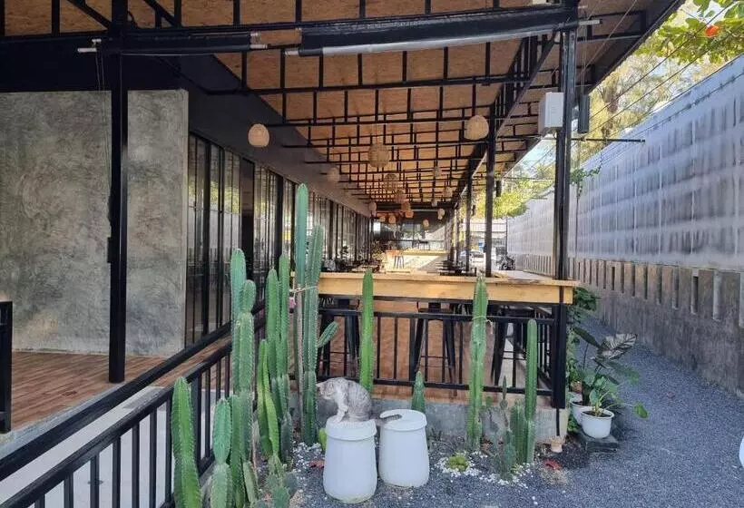 Majatalo Tt Naiyang Beach Phuket