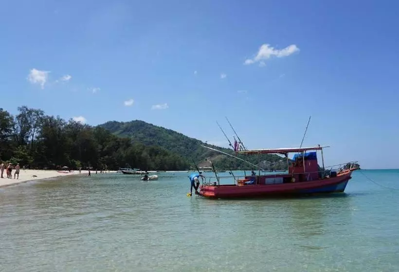 Majatalo Tt Naiyang Beach Phuket