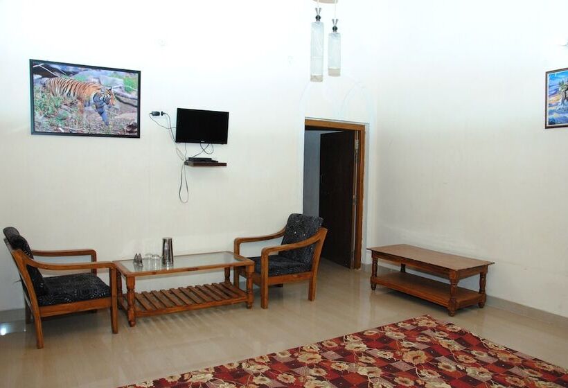 בית מלון כפרי Kraj Tiger Resort