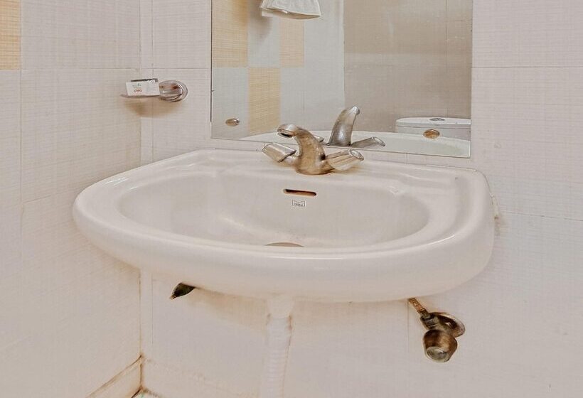 فندق Spot On 49049 Shree Chaitanya Math Saraswati Bhawan