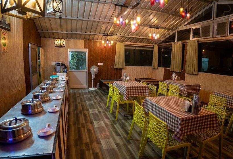 בית מלון כפרי The Cocoon Camps & Nature Resorts