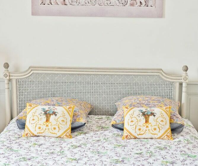 膳宿费 Château De Moncley