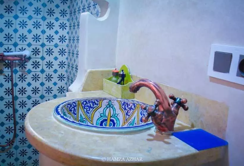 Majatalo Honeysunckle