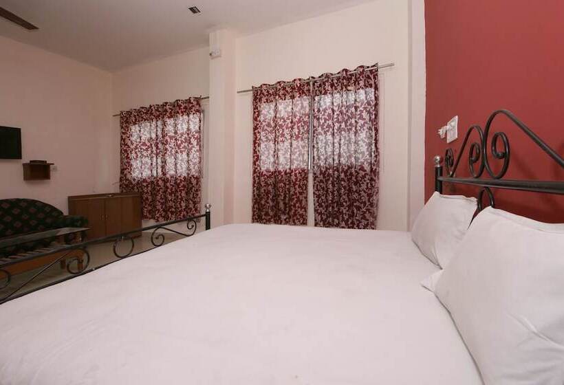 Spot On 44921 Hotel Satkar