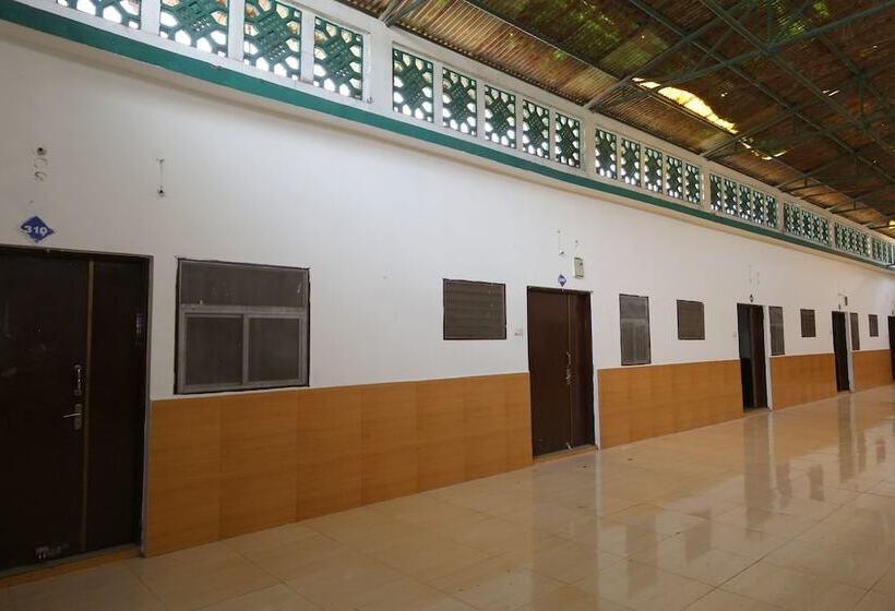 Spot On 44921 Hotel Satkar