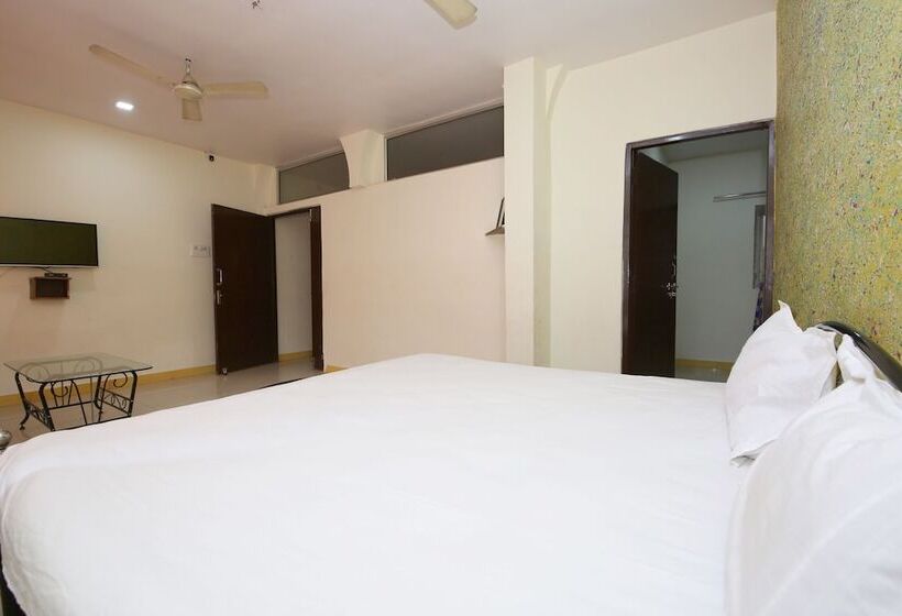 Spot On 44921 Hotel Satkar