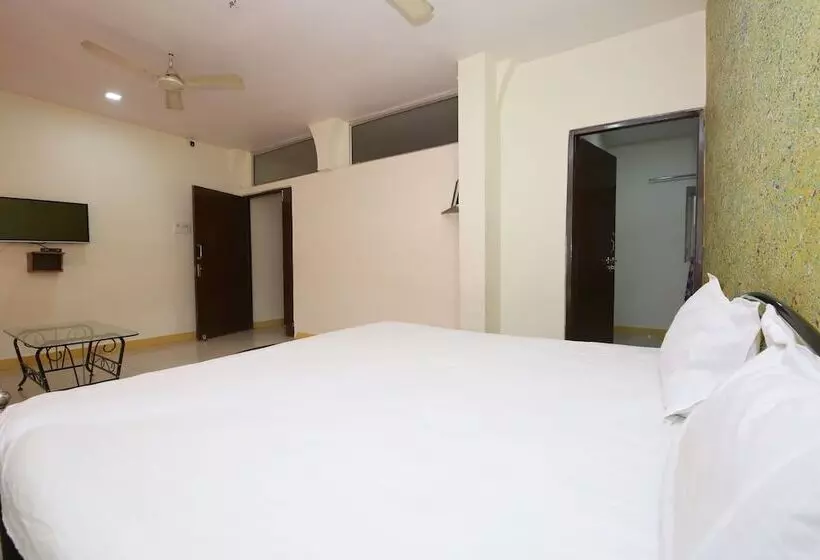 Spot On 44921 Hotel Satkar