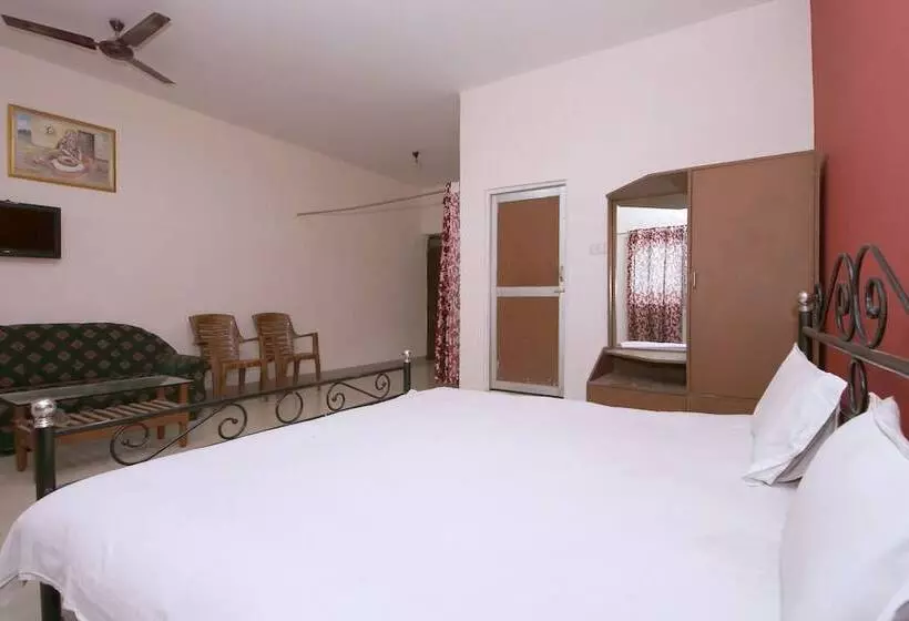 Spot On 44921 Hotel Satkar