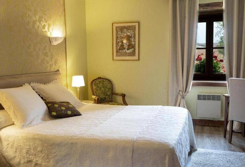 هتل Chateau De Ribourdin