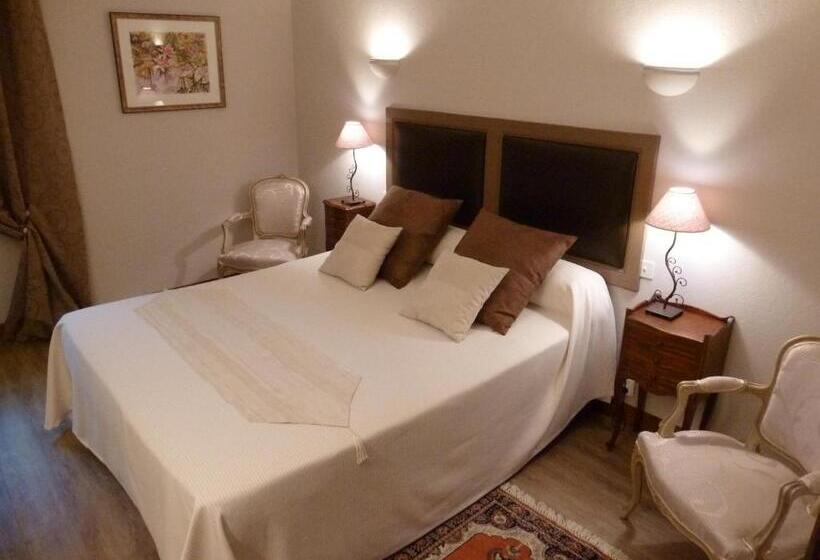 هتل Chateau De Ribourdin