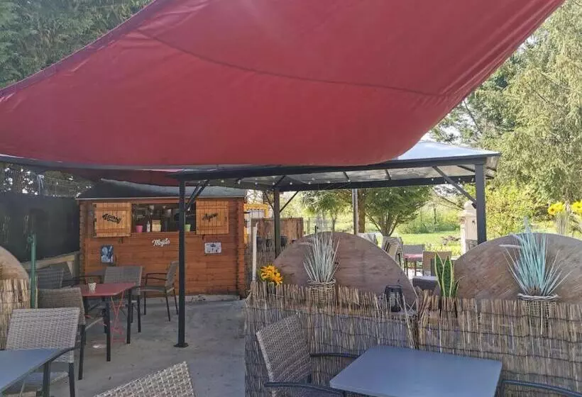 ホテル La Table Des Bons Peres