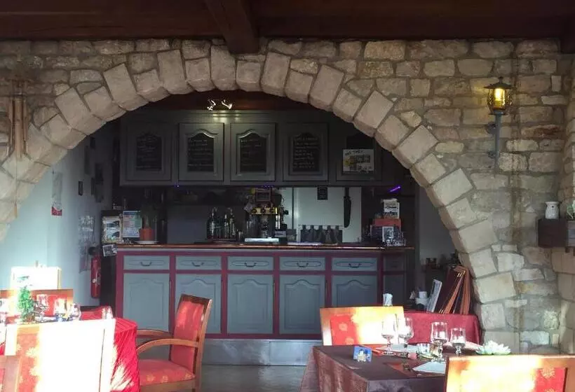 ホテル La Table Des Bons Peres