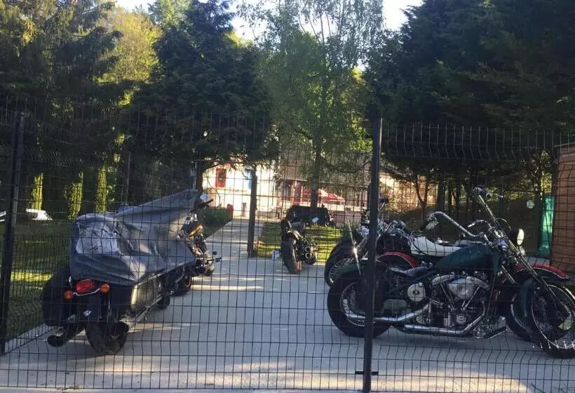 ホテル La Table Des Bons Peres