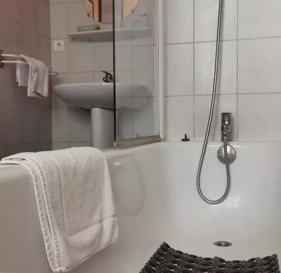 ホテル La Table Des Bons Peres