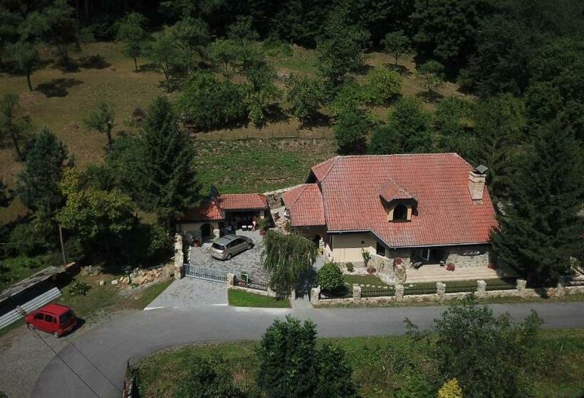 Пансион Cheetah Holiday Club