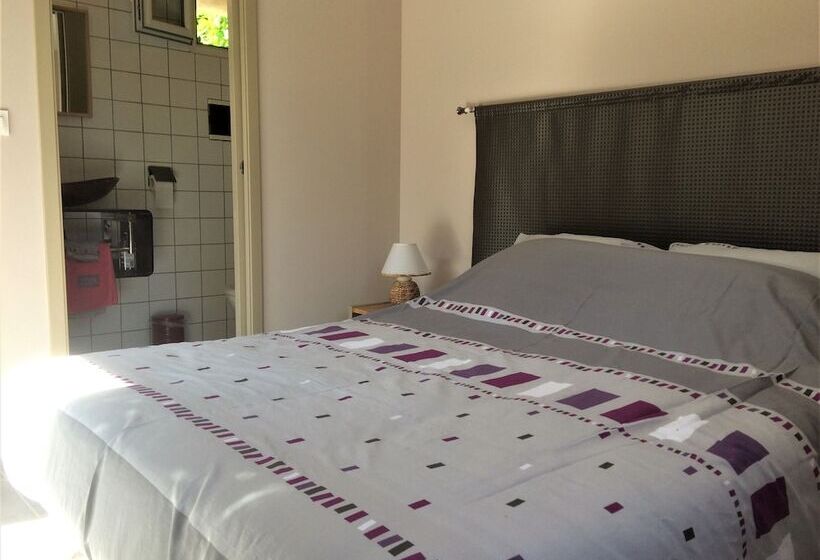 פנסיון Les Deux Chemins