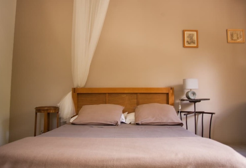 פנסיון Les Deux Chemins