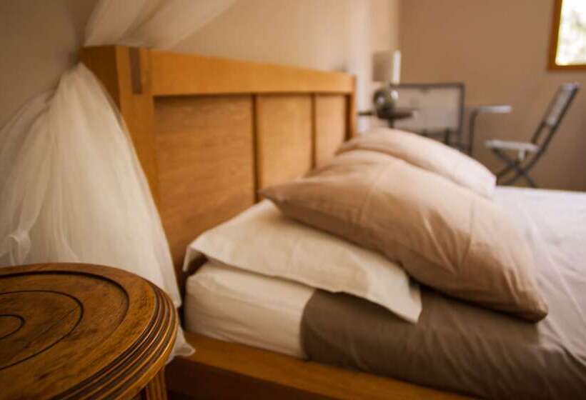 פנסיון Les Deux Chemins