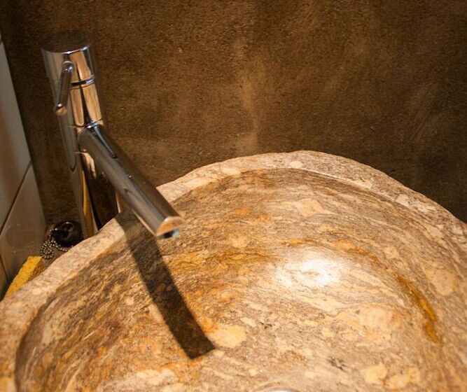 פנסיון Les Deux Chemins