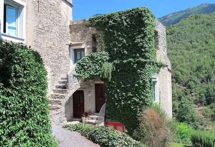 Residenssi Oliveto Medieval Setting