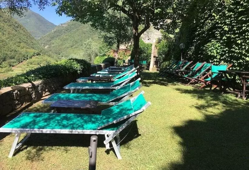 Residenssi Oliveto Medieval Setting