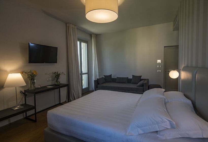 مسافرخانه Isola Polvese Resort