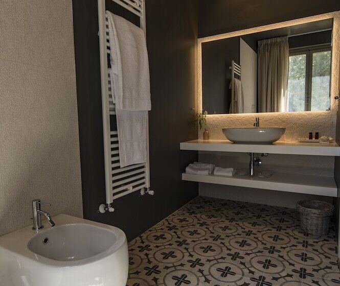 مسافرخانه Isola Polvese Resort