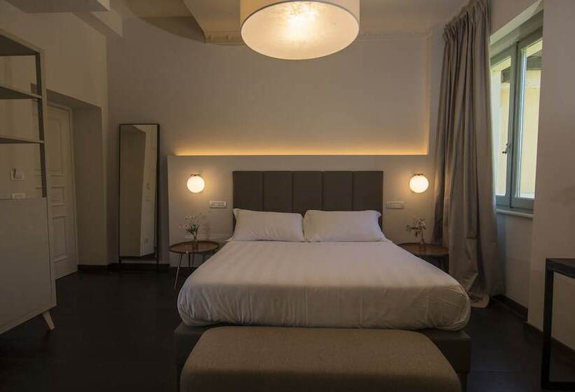 مسافرخانه Isola Polvese Resort