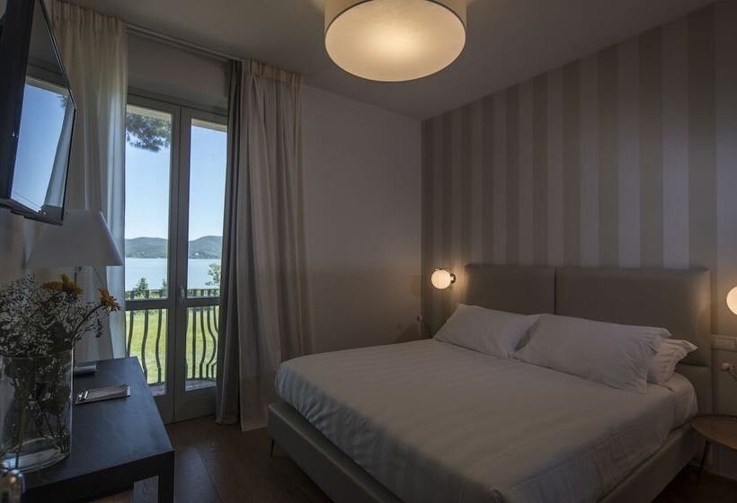 مسافرخانه Isola Polvese Resort