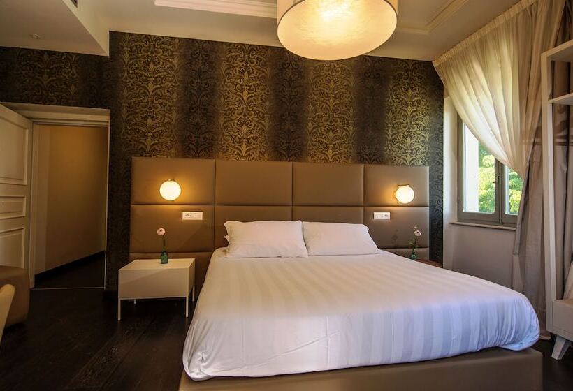 مسافرخانه Isola Polvese Resort